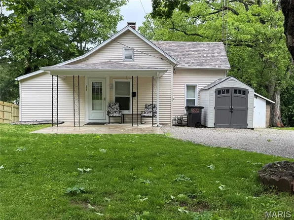215 N 5th St, Greenville, IL 62246