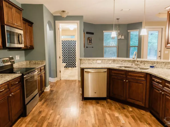 4969 Red Oak Dr, Milton, FL 32583
