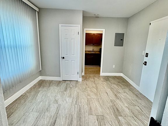 4th image of 921 N 19th Ave APT 4