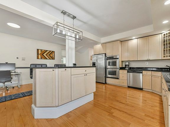 3rd image of 714 E 4th St #1
