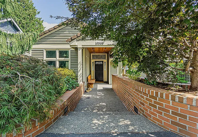 10508 Exeter Ave NE — Photo 1