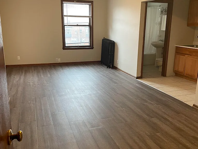 Yale Place Apartments — Photo 4