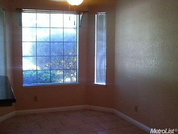 5th image of 2212 Meadow Glen Dr