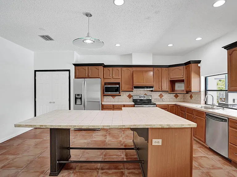 16610 Royal Poinciana Ct — Photo 73