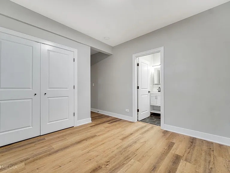 2735 W Polk St — Photo 15