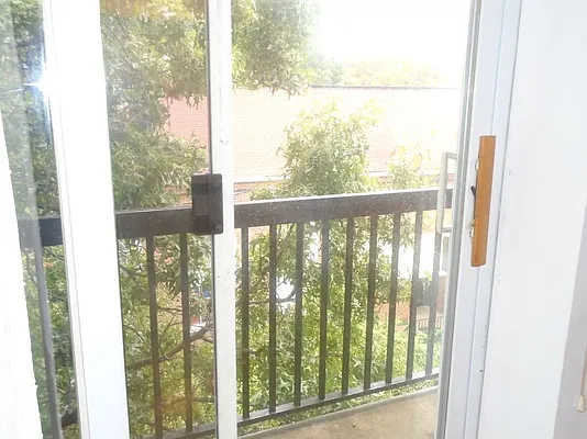 Rented by 18 REALTY | media 29