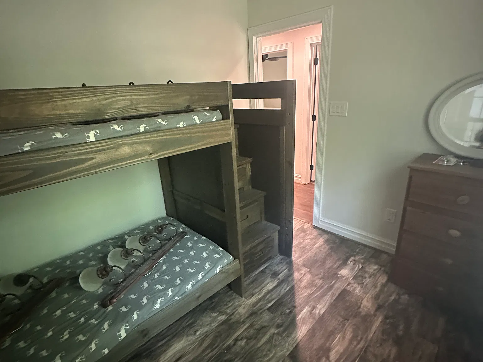 3 bed, 1105 sqft, $2,000 — Photo 4