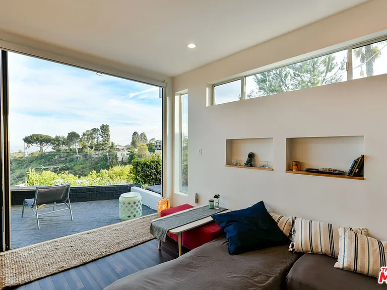 7107 Pacific View Dr — Photo 20