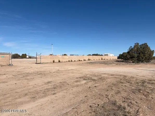 25510 E Hillcrest Dr, Seligman, AZ 86337