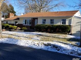 2 W Haven Dr, East Northport, NY 11731