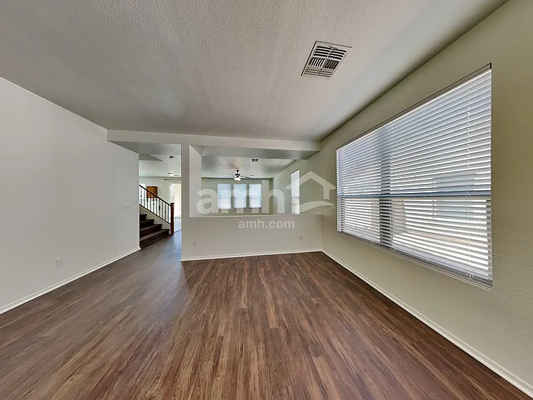 16923 W Central St — Photo 8