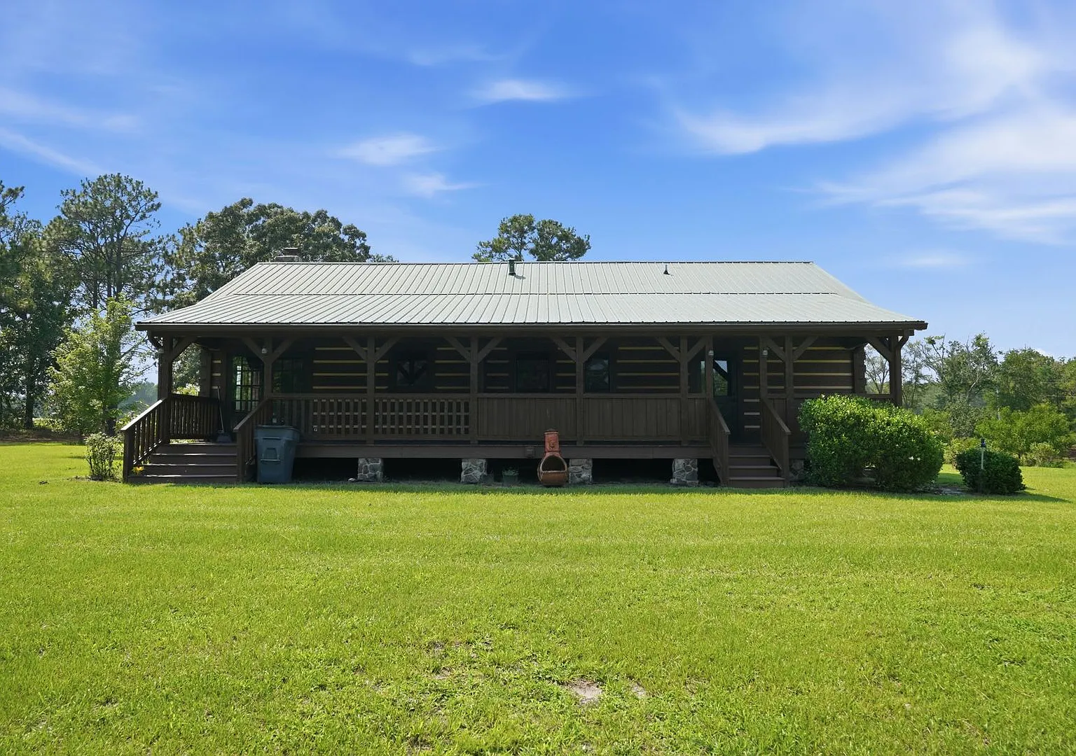 2 Bedroom Log Cabin on 11.98 Acres. — Photo 1