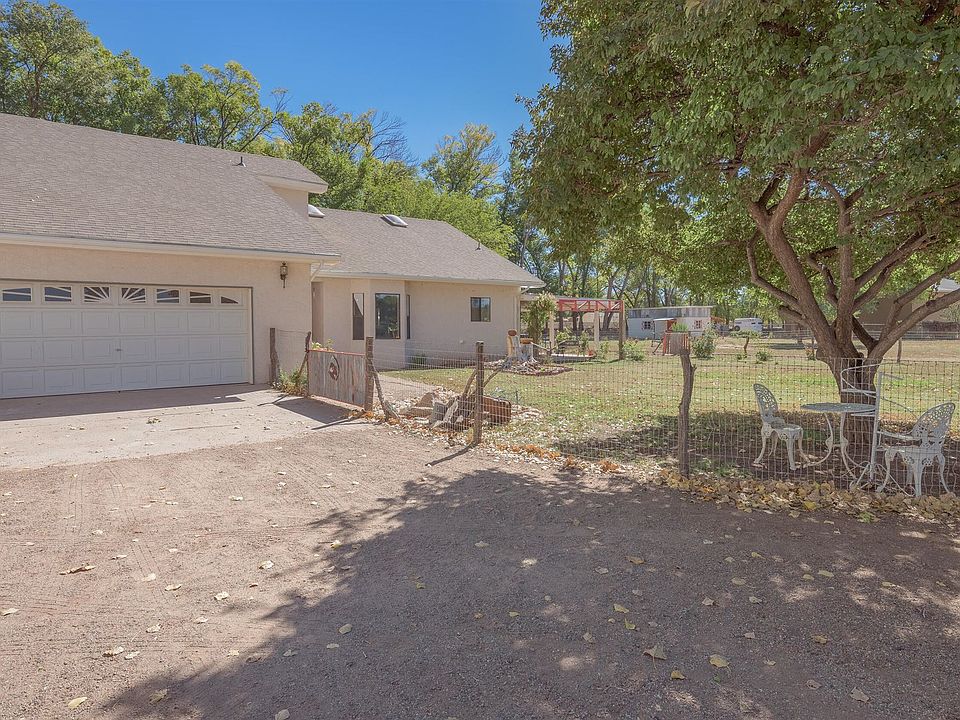 1st image of 11 Alamos Ln