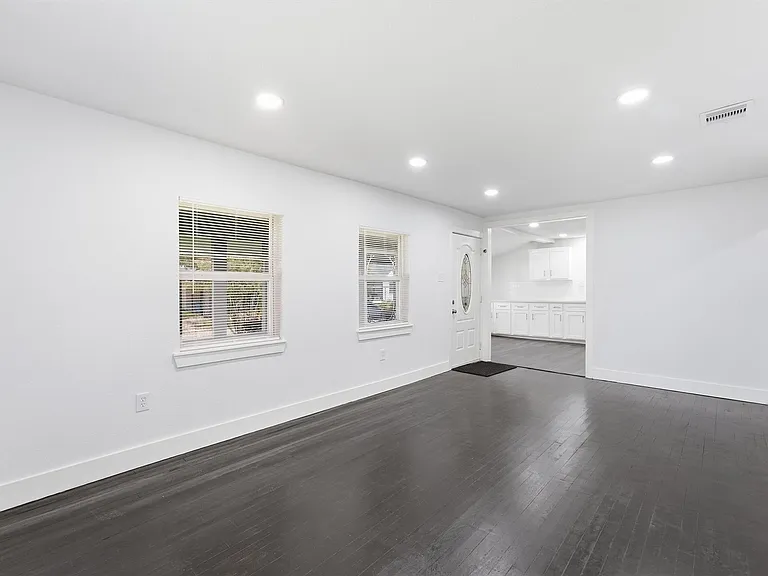 2281 Des Jardines St — Photo 7