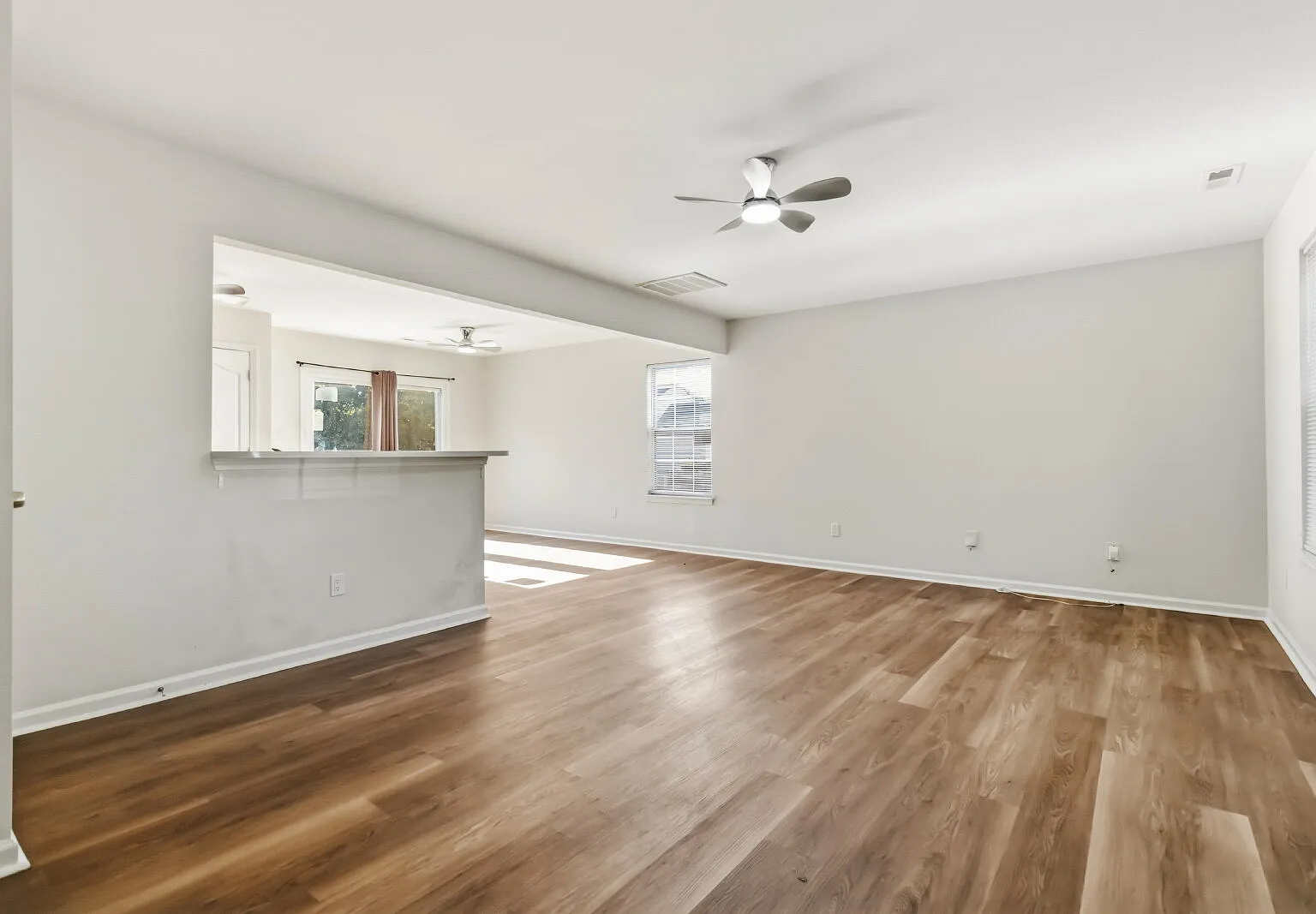 3 bed, 2.5 bath, 1569 sqft, $1,800 — Photo 4