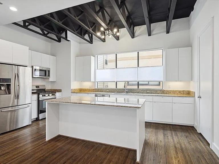 1105 W 21st St #B — Photo 9