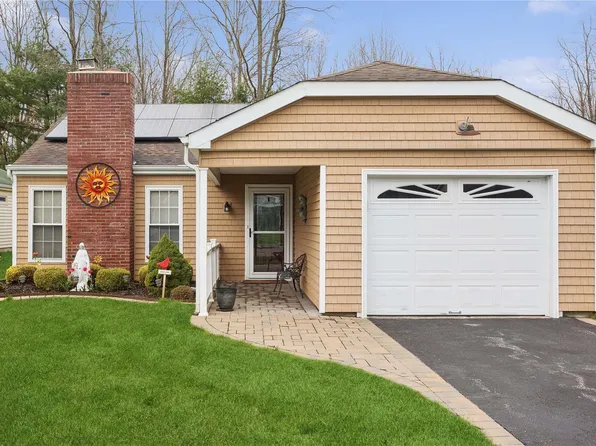 26 Lamont Road #26, Ridge, NY 11961