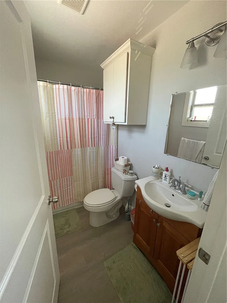 4 bed, 1200 sqft, $2,800 — Photo 3