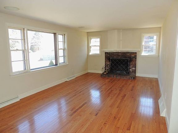 5th image of 12 Delancy Dr