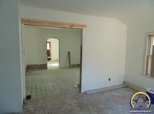 906 SW Buchanan St, Topeka, KS 66606