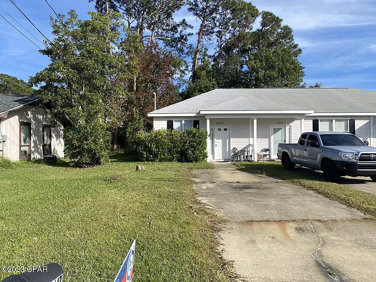 2617 Cypress St — Photo 2