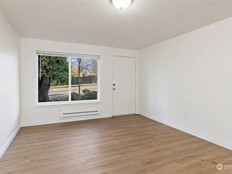 1521 E 38th St #2 — Photo 10