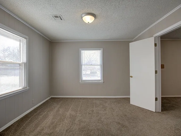 1325 S Delaware Ave — Photo 29
