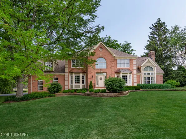 6609 Colonel Holcomb Dr, Crystal Lake, IL 60012