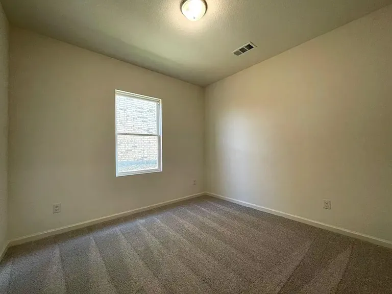 716 Wellington Dr — Photo 14