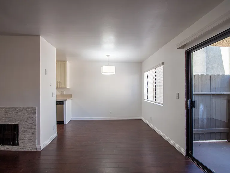 15128-44 Burbank Blvd — Photo 5