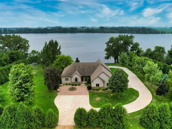 23277 135th St, Hanska, MN 56041