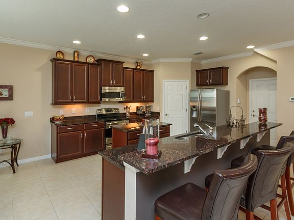 2nd image of 664 Venice Pl