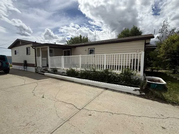 403 NE 1st Ave W, Hanna, AB T0J 1P0