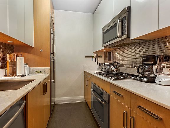 2nd image of 211 E 51st St APT 5B