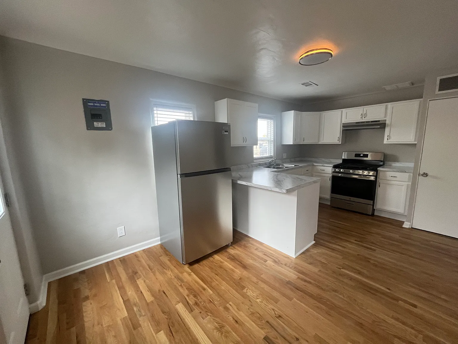 Just Renovated 2 Bedroom Home Across from La Mesa Elementary — Photo 4