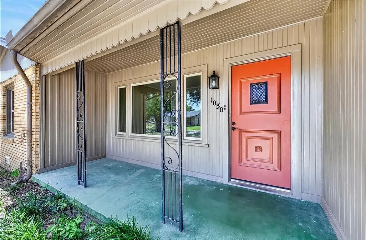 3 bed, 1232 sqft, $1,800 — Photo 2