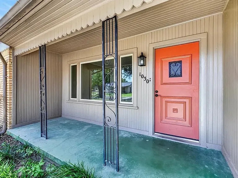 1030 N Isla St — Photo 2
