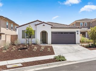 463 Harding Cir, Corona, CA 92879