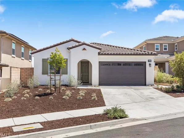 463 Harding Cir, Corona, CA 92879