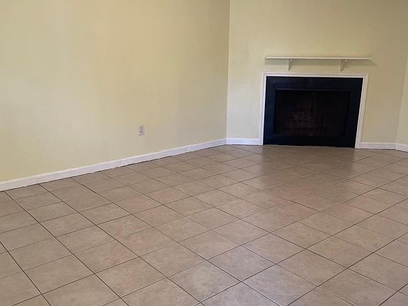 2nd image of 2086 Admiral Ct #A