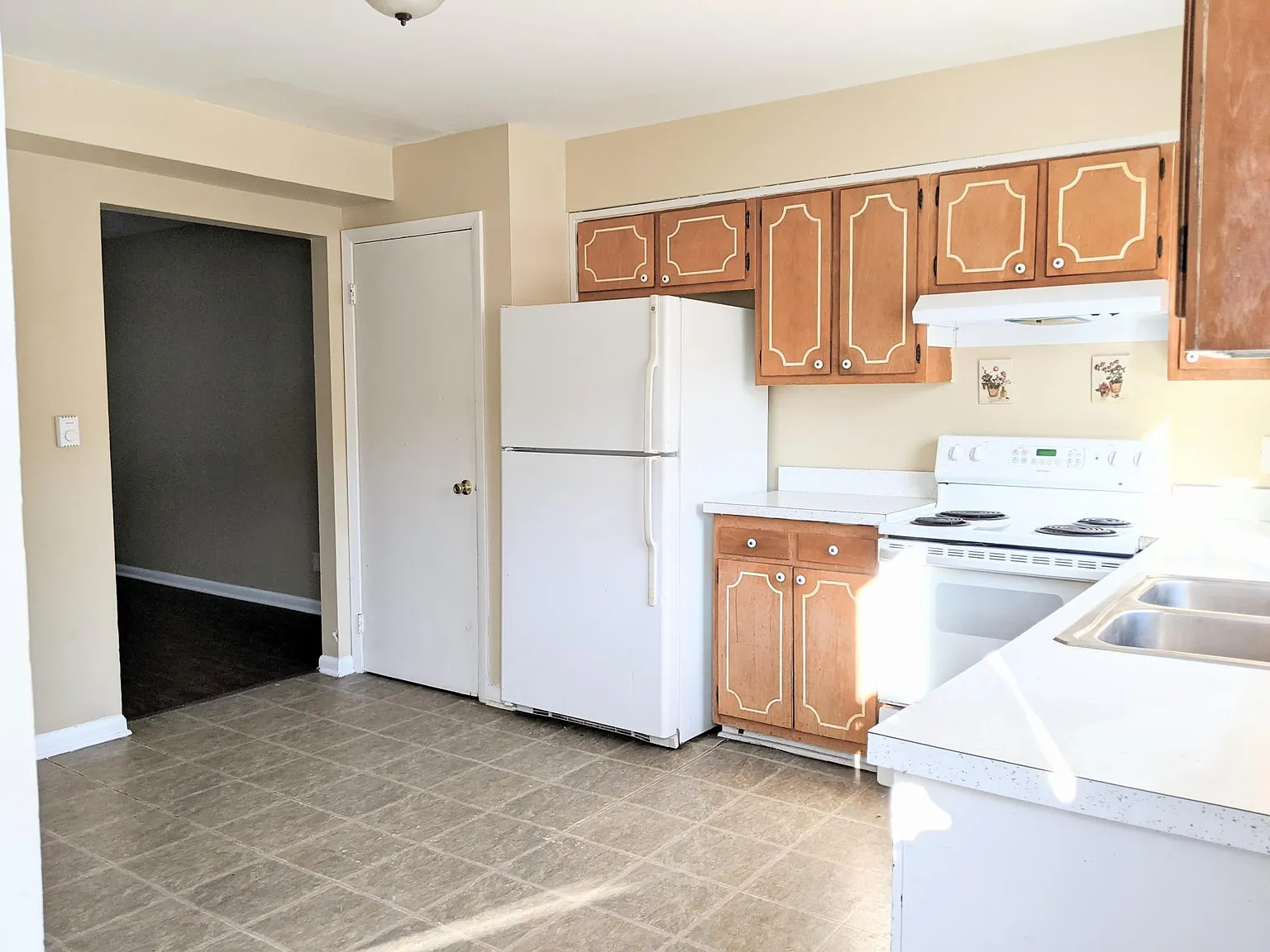 2 bed, 1000 sqft, $1,590 — Photo 2