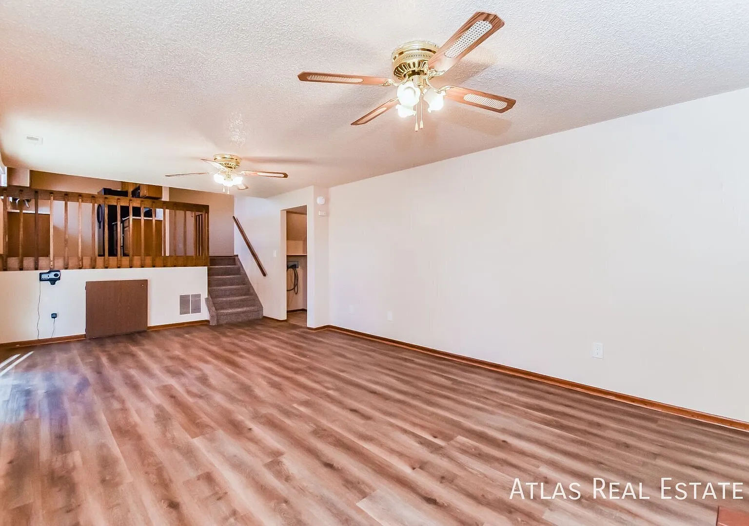 Coming Soon! || Centrally Located 3 Bed 2 Bath Home With Ac!! — Photo 4