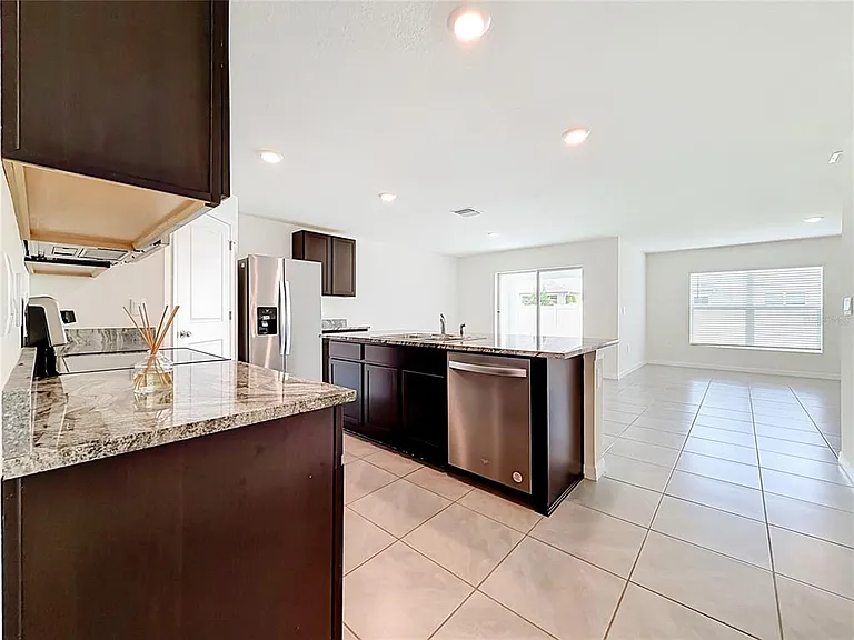 6698 SE 3rd Loop — Photo 4