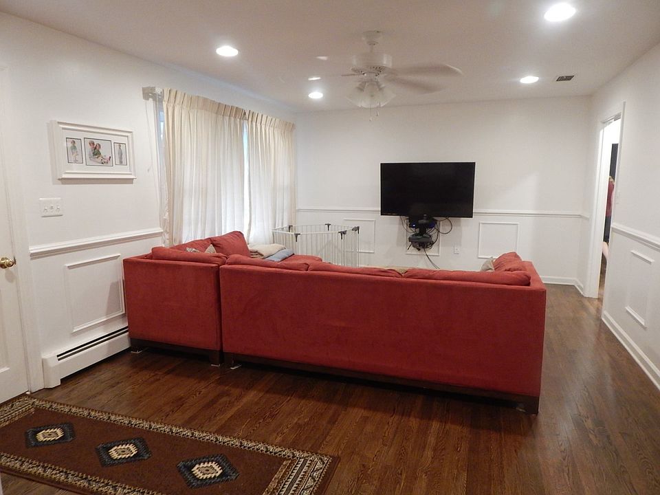 1st image of 365 Willow Lawn Dr