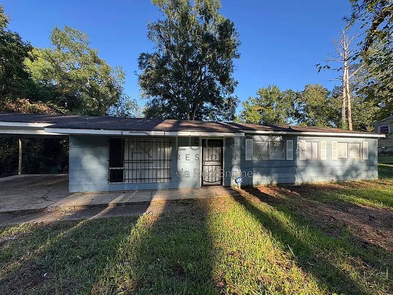 2716 Woodside Dr — Photo 1
