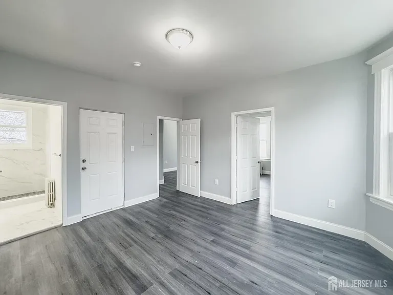 556 Roosevelt Ave #2 — Photo 11