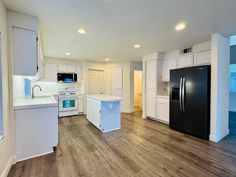 28 Homestead Dr — Photo 11