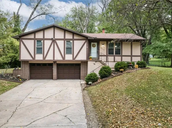 2615 Karnes Rd, Saint Joseph, MO 64505