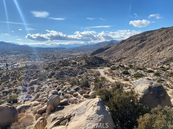 5952913 Palm Ave, Yucca Valley, CA 92284