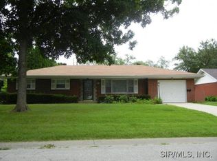 6 Wilmington Dr, Fairview Heights, IL 62208